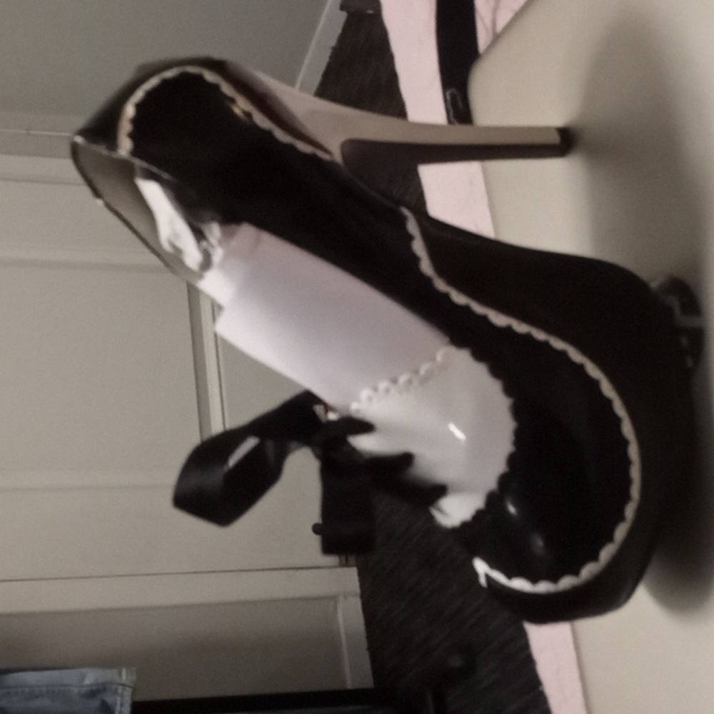 Black n White Pin-Up Tuxedo High Heels